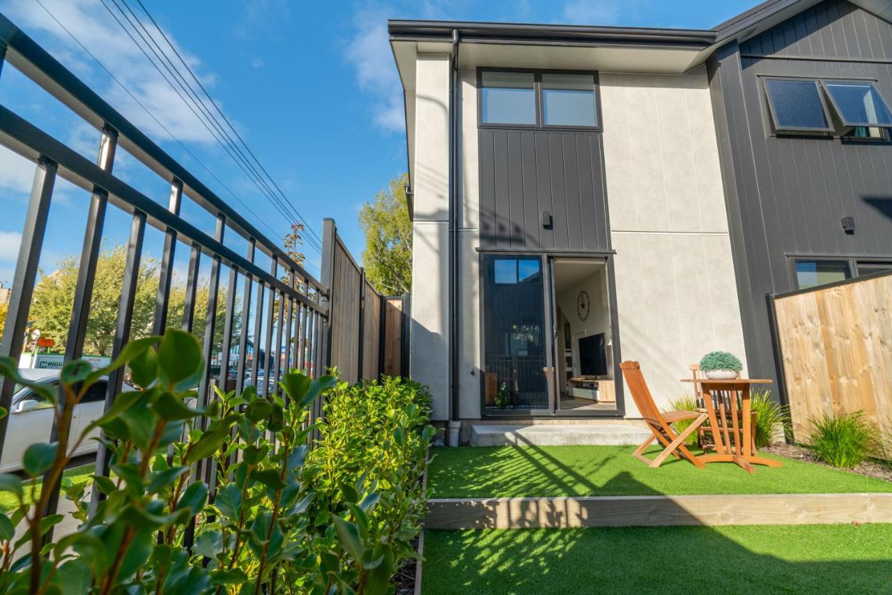 King Bed On Hagley Park Corner In The Cbd Apartman Christchurch Kültér fotó