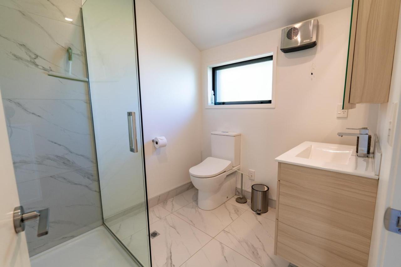 King Bed On Hagley Park Corner In The Cbd Apartman Christchurch Kültér fotó