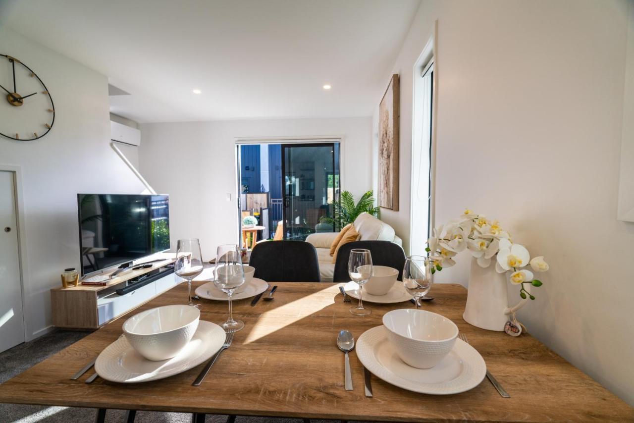 King Bed On Hagley Park Corner In The Cbd Apartman Christchurch Kültér fotó