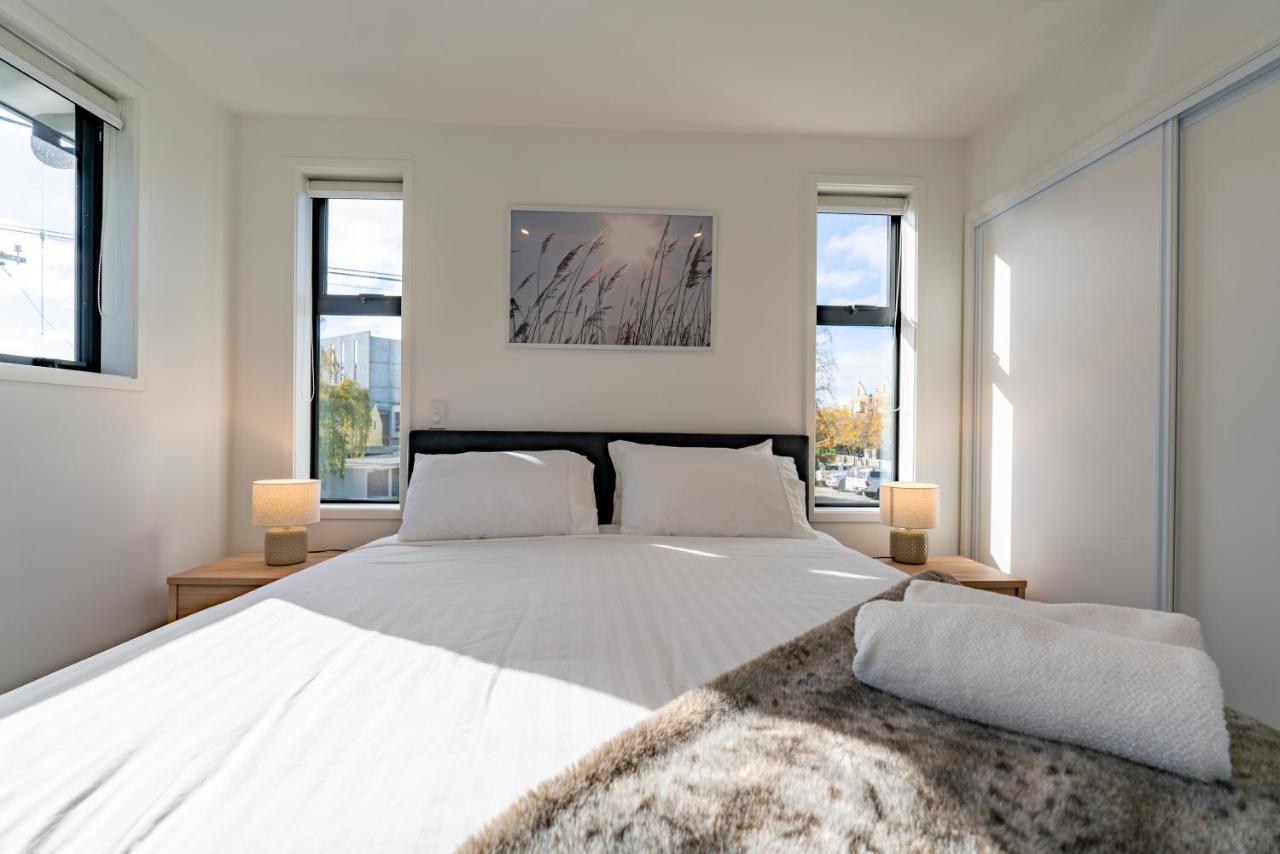 King Bed On Hagley Park Corner In The Cbd Apartman Christchurch Kültér fotó
