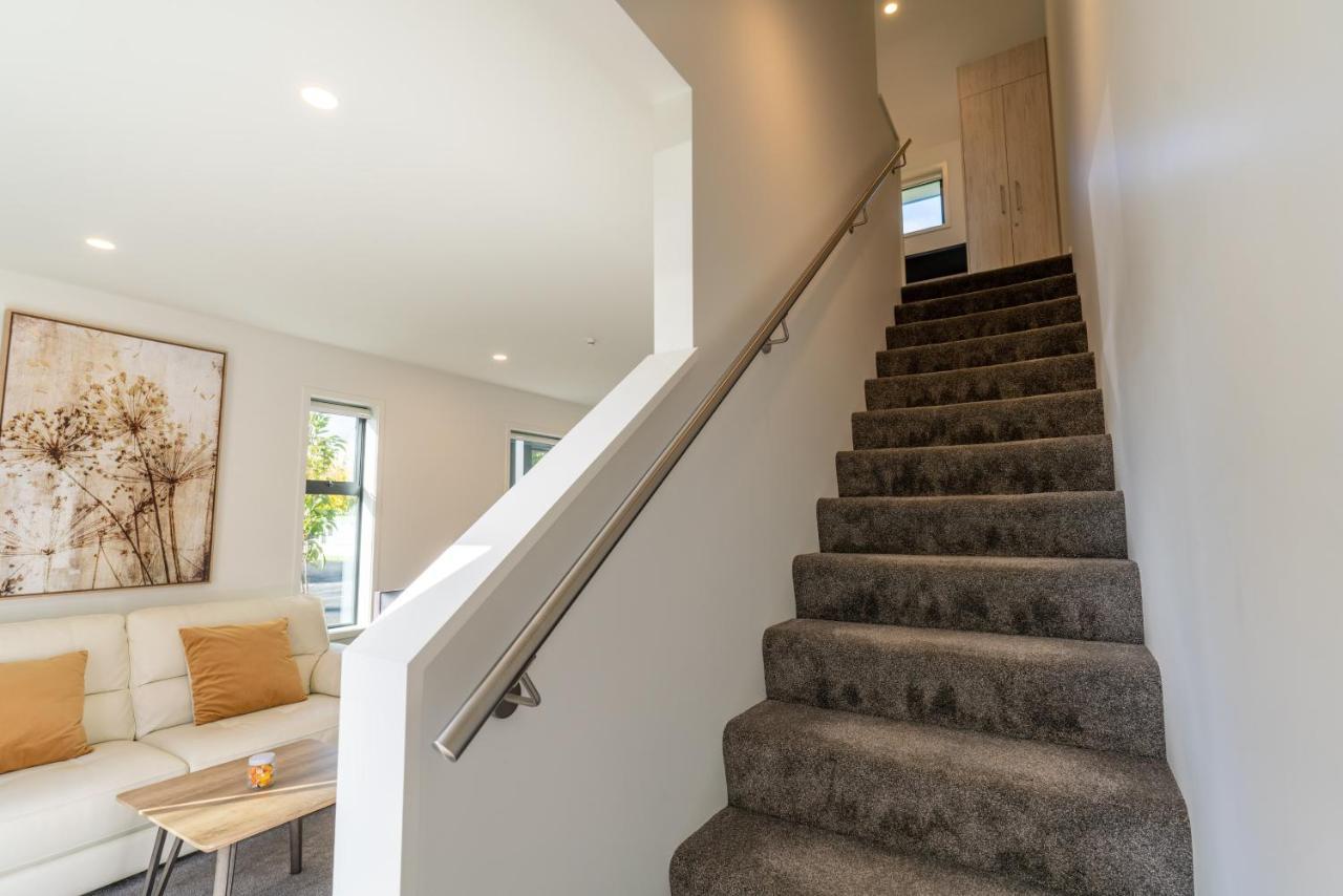 King Bed On Hagley Park Corner In The Cbd Apartman Christchurch Kültér fotó