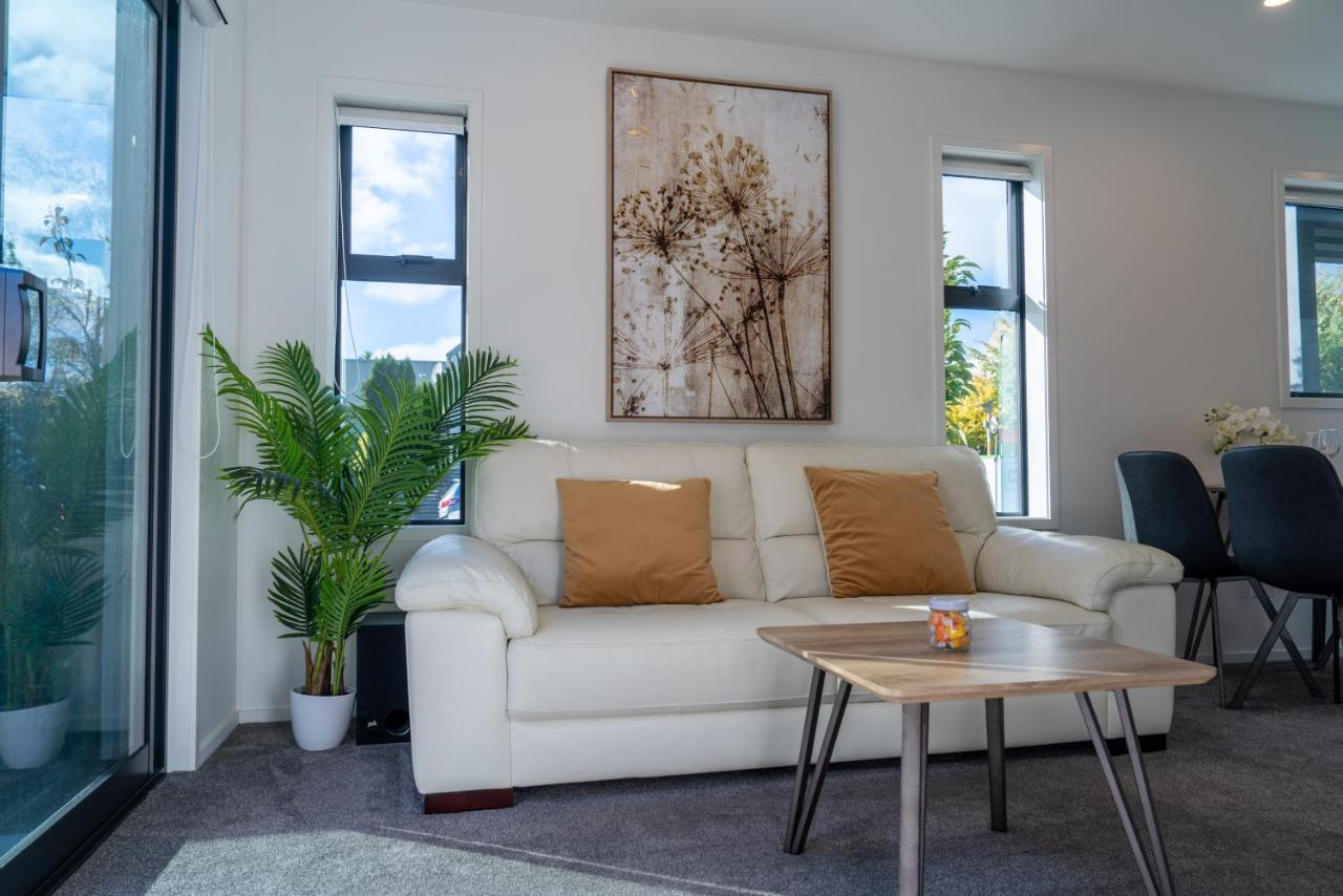 King Bed On Hagley Park Corner In The Cbd Apartman Christchurch Kültér fotó