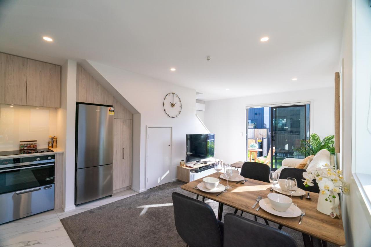 King Bed On Hagley Park Corner In The Cbd Apartman Christchurch Kültér fotó