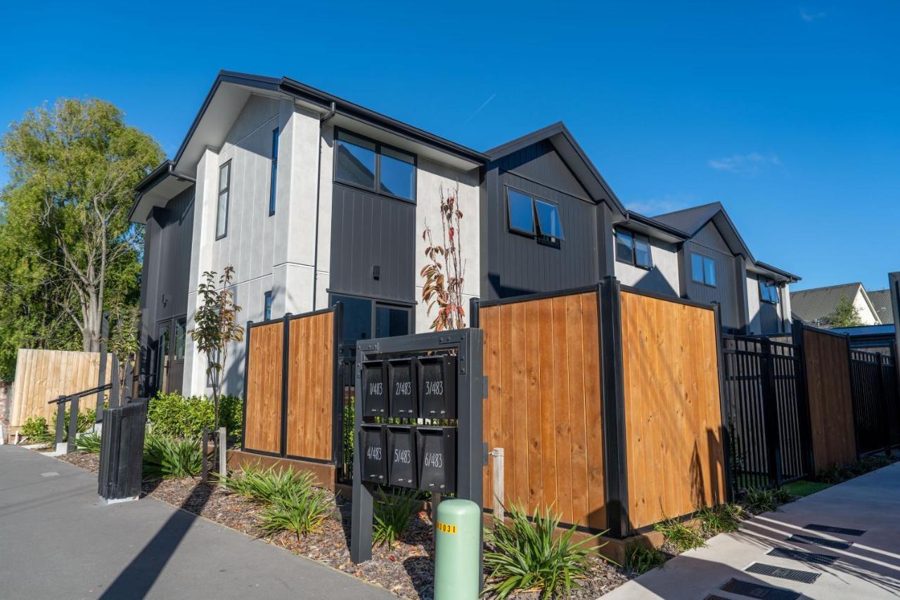 King Bed On Hagley Park Corner In The Cbd Apartman Christchurch Kültér fotó