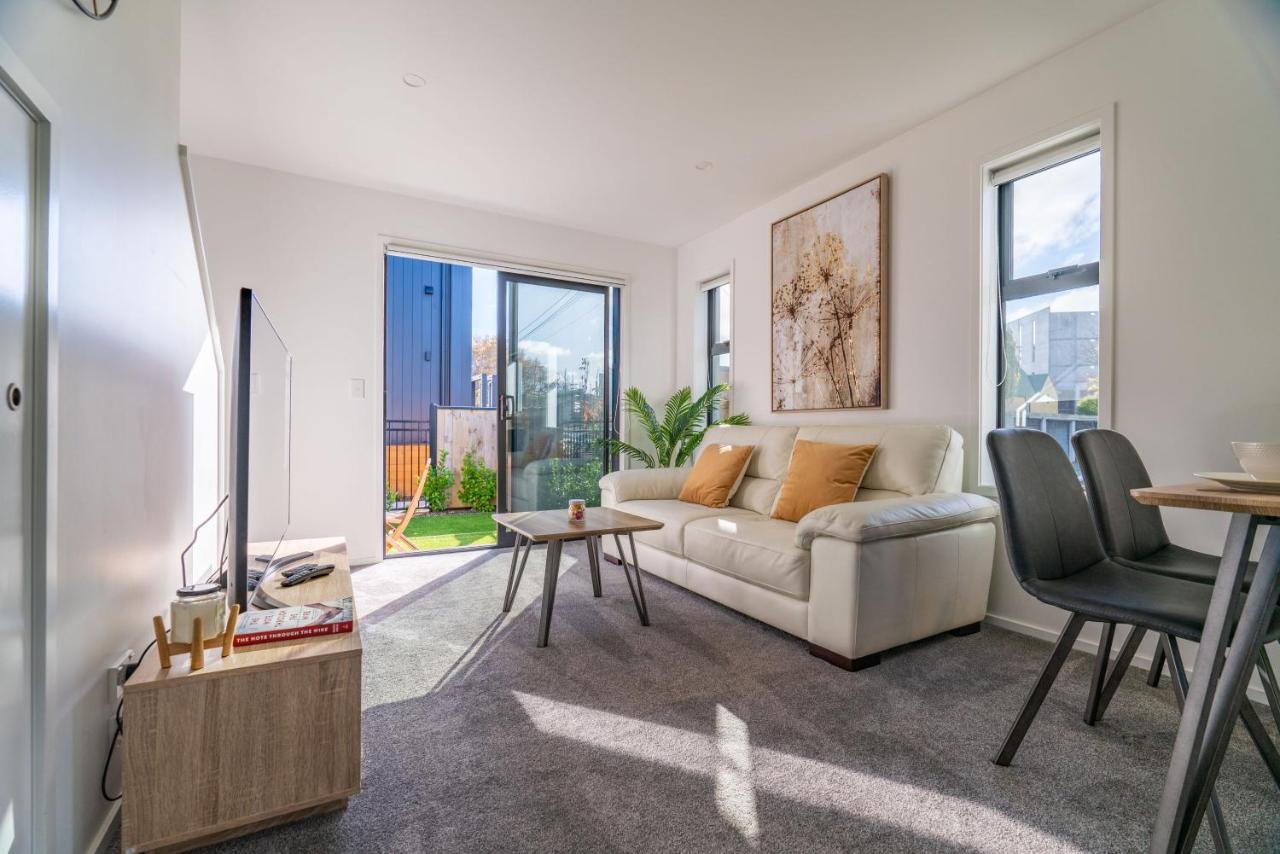 King Bed On Hagley Park Corner In The Cbd Apartman Christchurch Kültér fotó