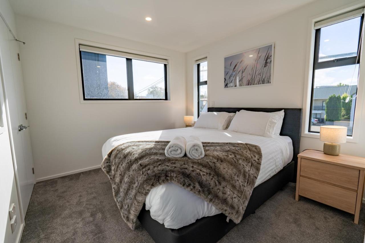 King Bed On Hagley Park Corner In The Cbd Apartman Christchurch Kültér fotó